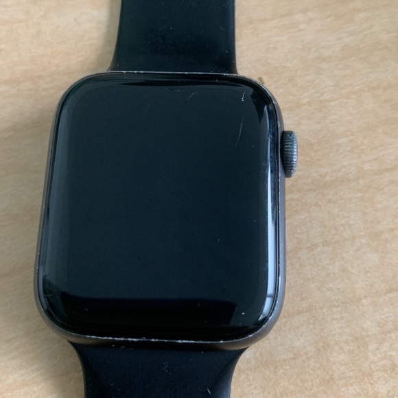 Apple Watch series 5 - Picture 4 of 5